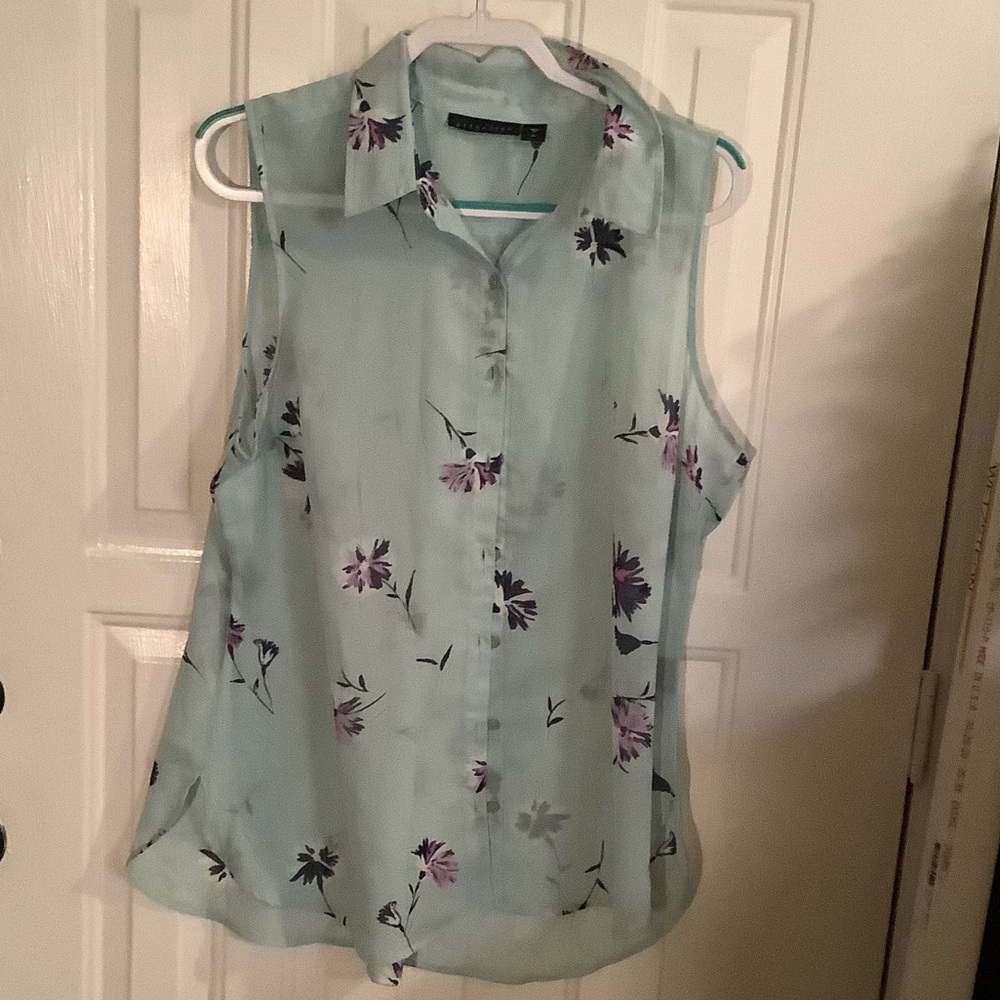 Sleeveless blouse